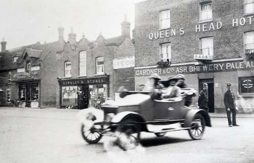Quex Car in Square 1908